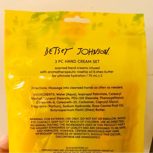 Betsey Johnson 3pc hand creme set *NWT* - Picture 2 of 2